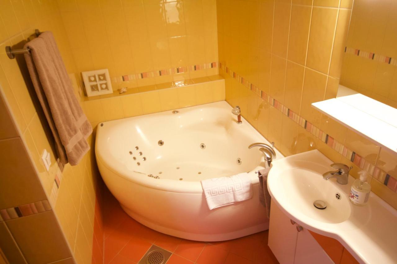 Fabulous Location Apartment *